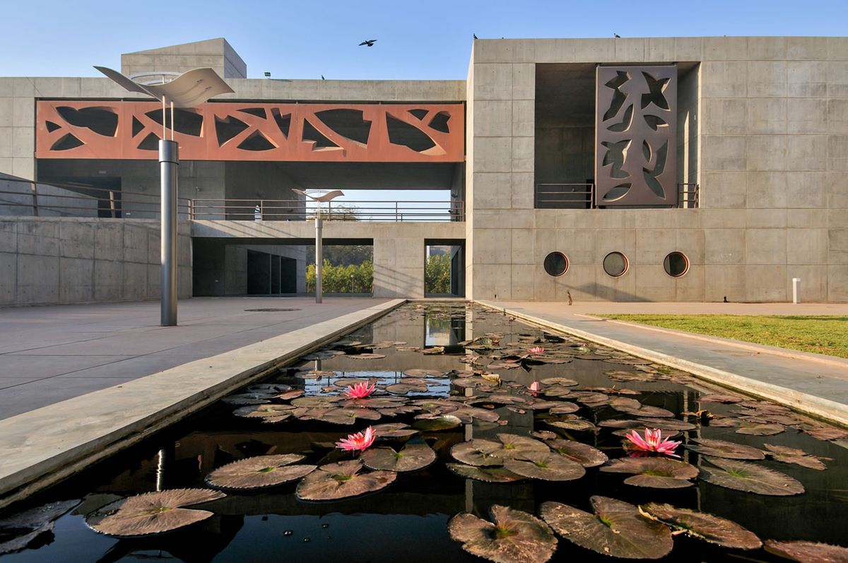 Iim Ahmedabad Dubai